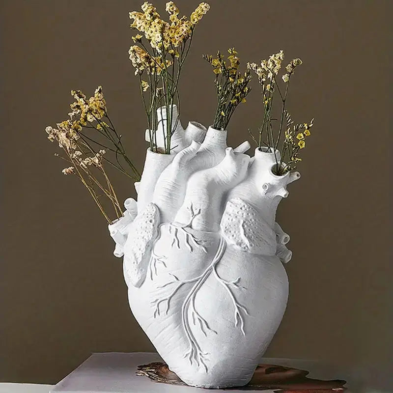 Dorsø - Ceramic Heart Vase