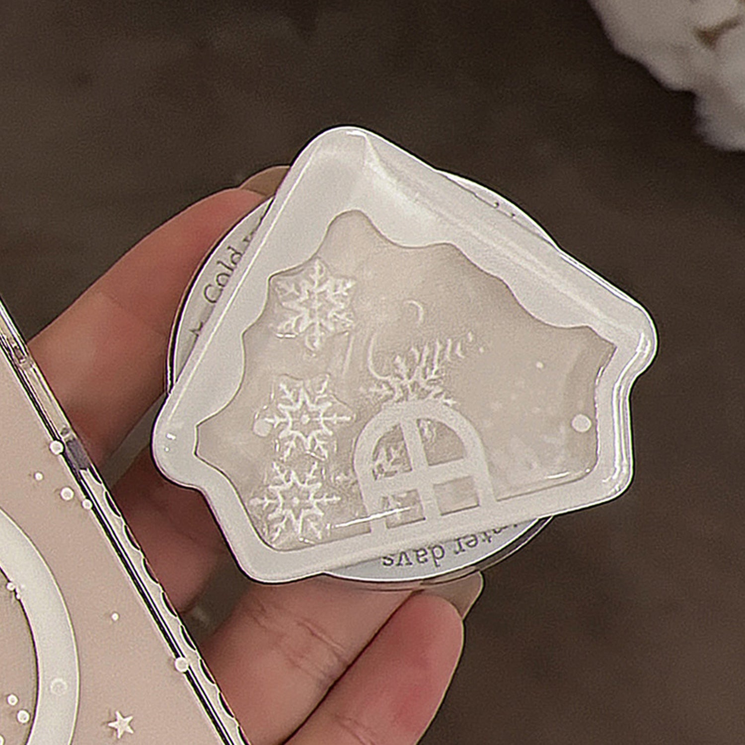 Fragrant candle in Winter House design Meroci