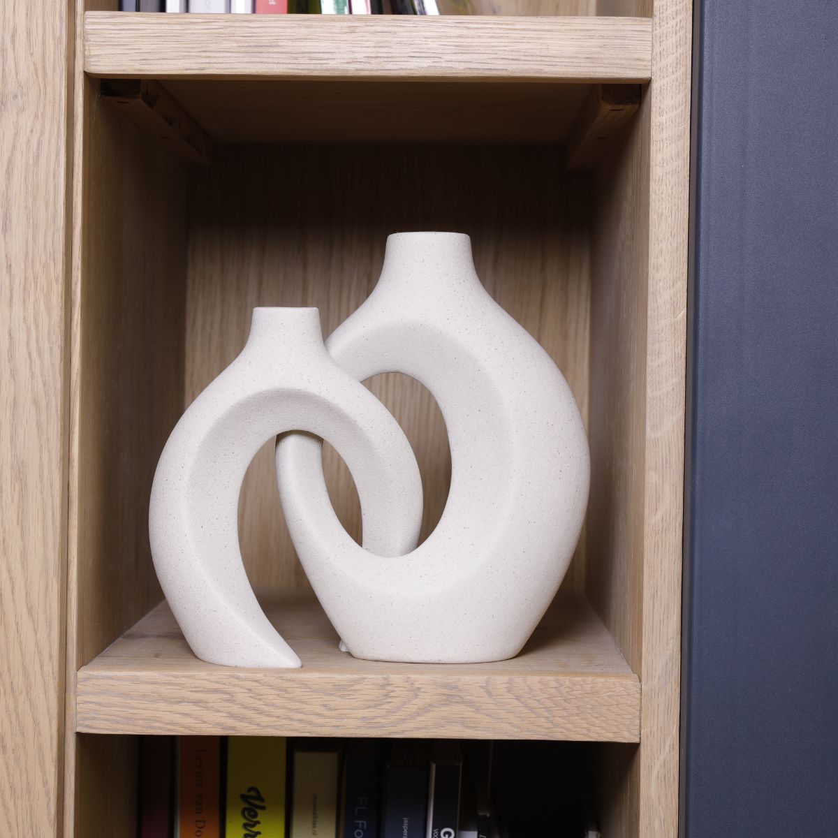 Gleora - Intertwined Flower Vase