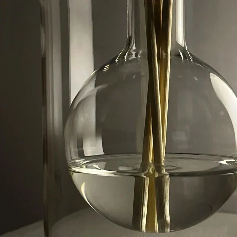 AromaLuxe – Elegant scent diffuser with minimalist design for a calming atmosphere