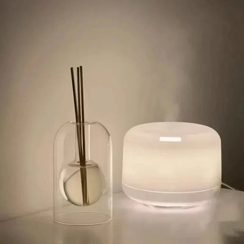 AromaLuxe – Elegant scent diffuser with minimalist design for a calming atmosphere