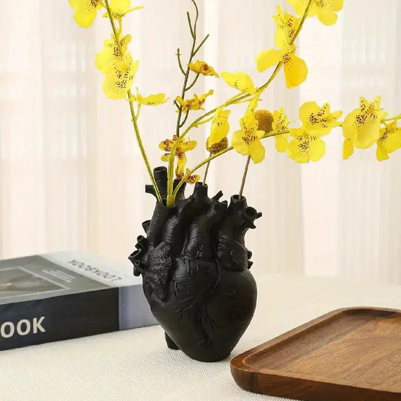 Dorsø - Ceramic Heart Vase